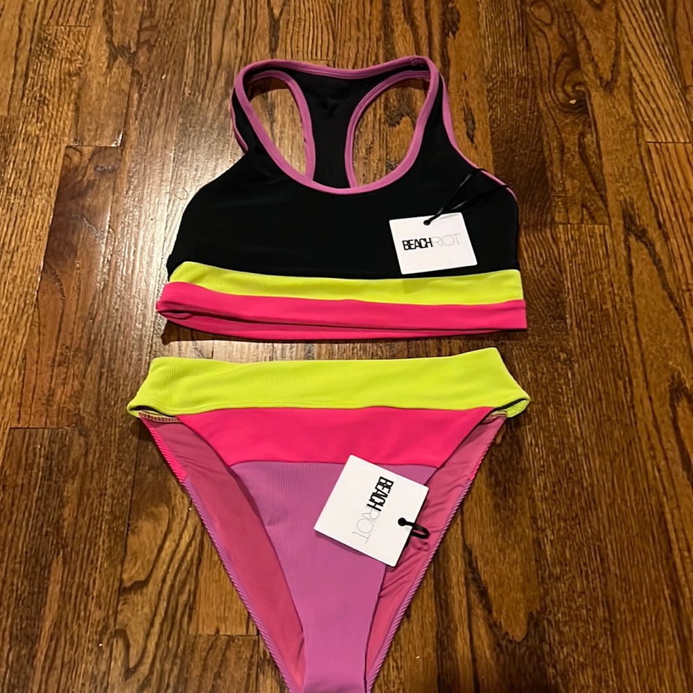 Bend new with tags. Size large - could fit a medium.